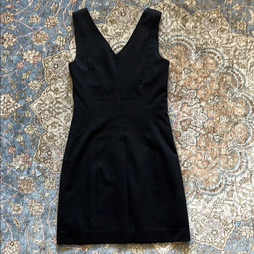 Theory v-neck dress - beautifully constructed